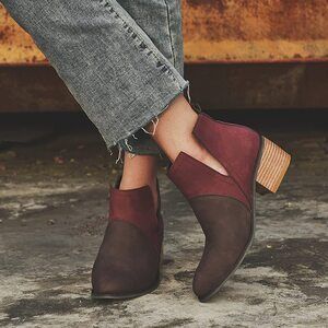 V Cut Ankle Boots Women Size 8.5 Chunky Block Stacked Low Heel Bootie